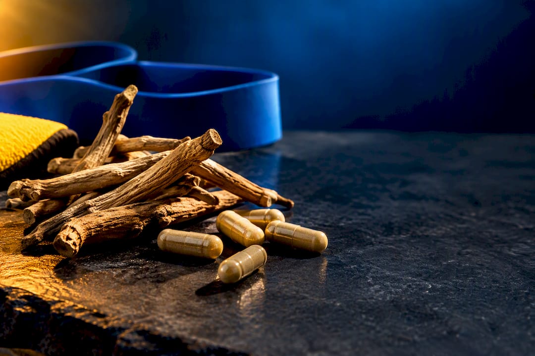 Racines et capsules d’ashwagandha sans identification